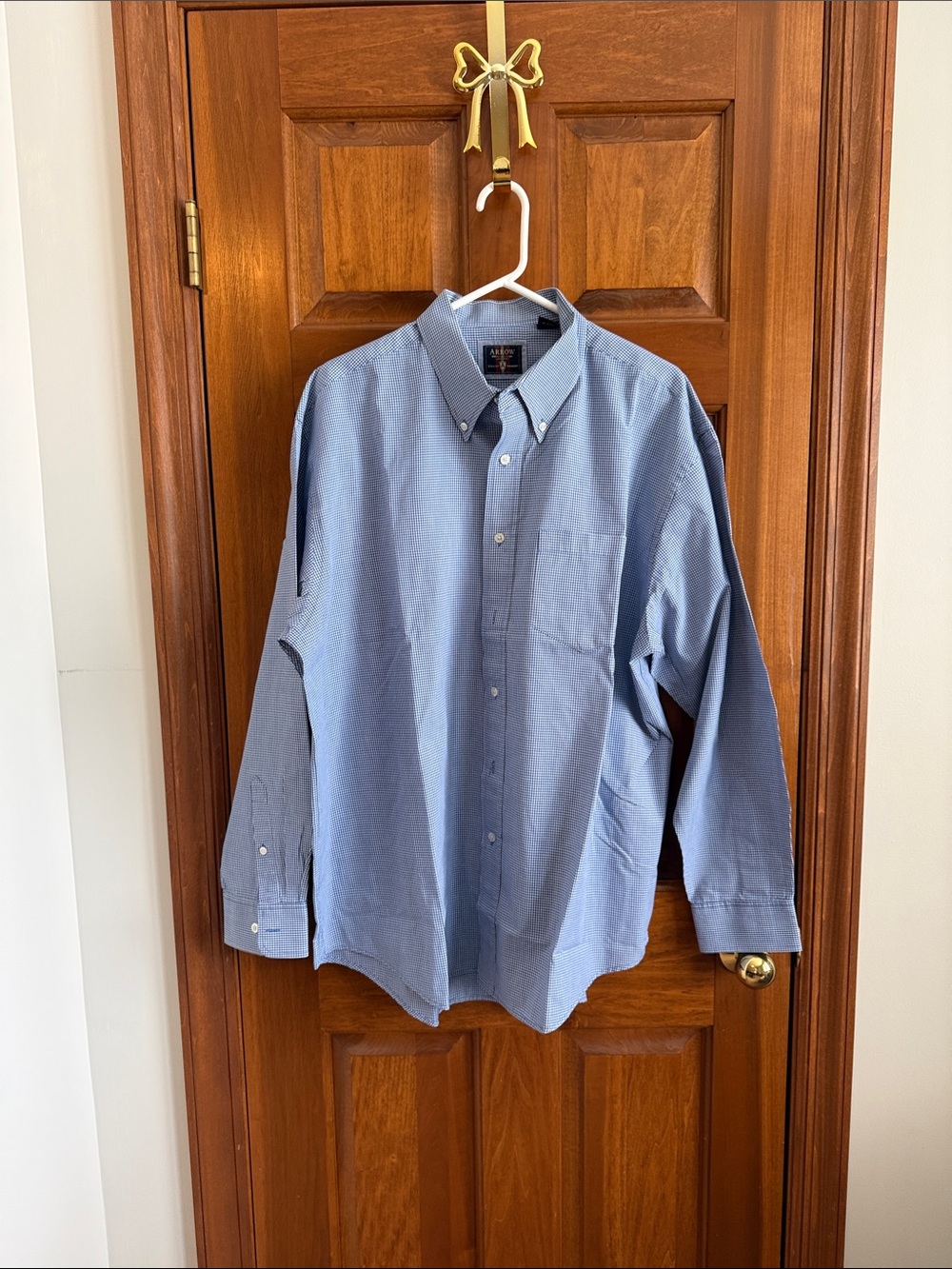 Arrow Men's Light Blue Button-Up Dress Shirt